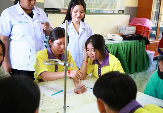 คณะวิทยาศาสตร์และเทคโนโลยี จัดค่ายวิทยาศาสตร์สัญจร ปีการศึกษา 2566  โรงเรียนทุ่งโพธิ์ทะเลพิทยา