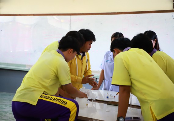 คณะวิทยาศาสตร์และเทคโนโลยี จัดค่ายวิทยาศาสตร์สัญจร ปีการศึกษา 2566  โรงเรียนทุ่งโพธิ์ทะเลพิทยา