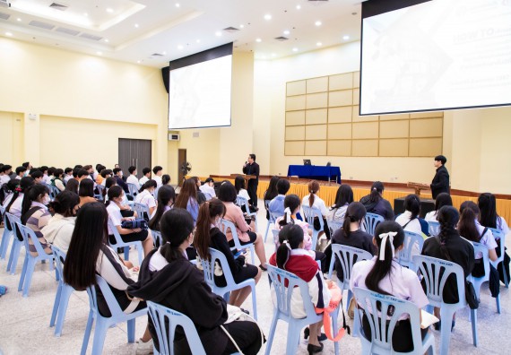 ภาพกิจกรรม  คณะวิทยาศาสตร์และเทคโนโลยี มหาวิทยาลัยราชภัฏกำแพงเพชร  จัดกิจกรรมแลกเปลี่ยนเรียนรู้ เรื่อง HOW TO เขียนอย่างไรให้ได้ทุน