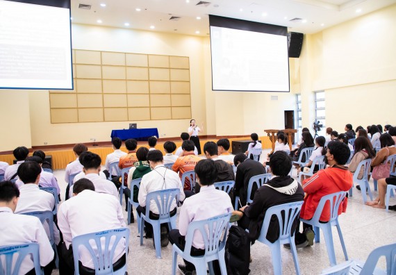 ภาพกิจกรรม  คณะวิทยาศาสตร์และเทคโนโลยี มหาวิทยาลัยราชภัฏกำแพงเพชร  จัดกิจกรรมแลกเปลี่ยนเรียนรู้ เรื่อง HOW TO เขียนอย่างไรให้ได้ทุน