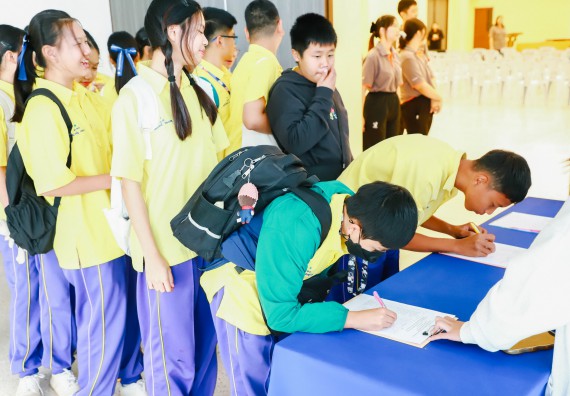 ภาพกิจกรรม  คณะวิทยาศาสตร์และเทคโนโลยี ร่วมกับโรงเรียนสรรพวิทยาคม จัดโครงการพัฒนาการจัดการเรียนการสอนในห้องเรียนพิเศษวิทยาศาสตร์ คณิตศาสตร์ เข้มข้น (ISM)