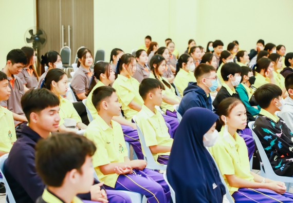 ภาพกิจกรรม  คณะวิทยาศาสตร์และเทคโนโลยี ร่วมกับโรงเรียนสรรพวิทยาคม จัดโครงการพัฒนาการจัดการเรียนการสอนในห้องเรียนพิเศษวิทยาศาสตร์ คณิตศาสตร์ เข้มข้น (ISM)