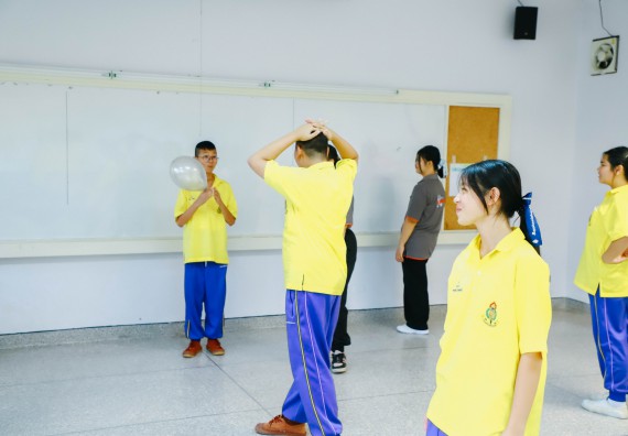 ภาพกิจกรรม  คณะวิทยาศาสตร์และเทคโนโลยี ร่วมกับโรงเรียนสรรพวิทยาคม จัดโครงการพัฒนาการจัดการเรียนการสอนในห้องเรียนพิเศษวิทยาศาสตร์ คณิตศาสตร์ เข้มข้น (ISM)