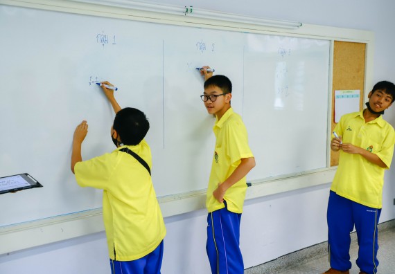 ภาพกิจกรรม  คณะวิทยาศาสตร์และเทคโนโลยี ร่วมกับโรงเรียนสรรพวิทยาคม จัดโครงการพัฒนาการจัดการเรียนการสอนในห้องเรียนพิเศษวิทยาศาสตร์ คณิตศาสตร์ เข้มข้น (ISM)