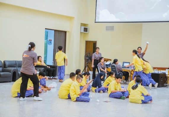 ภาพกิจกรรม  คณะวิทยาศาสตร์และเทคโนโลยี ร่วมกับโรงเรียนสรรพวิทยาคม จัดโครงการพัฒนาการจัดการเรียนการสอนในห้องเรียนพิเศษวิทยาศาสตร์ คณิตศาสตร์ เข้มข้น (ISM)