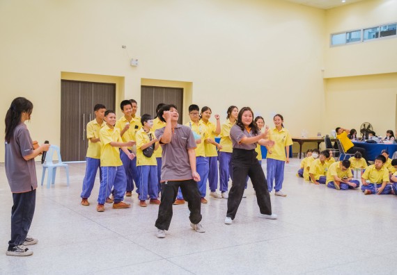 ภาพกิจกรรม  คณะวิทยาศาสตร์และเทคโนโลยี ร่วมกับโรงเรียนสรรพวิทยาคม จัดโครงการพัฒนาการจัดการเรียนการสอนในห้องเรียนพิเศษวิทยาศาสตร์ คณิตศาสตร์ เข้มข้น (ISM)