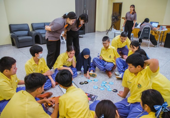 ภาพกิจกรรม  คณะวิทยาศาสตร์และเทคโนโลยี ร่วมกับโรงเรียนสรรพวิทยาคม จัดโครงการพัฒนาการจัดการเรียนการสอนในห้องเรียนพิเศษวิทยาศาสตร์ คณิตศาสตร์ เข้มข้น (ISM)