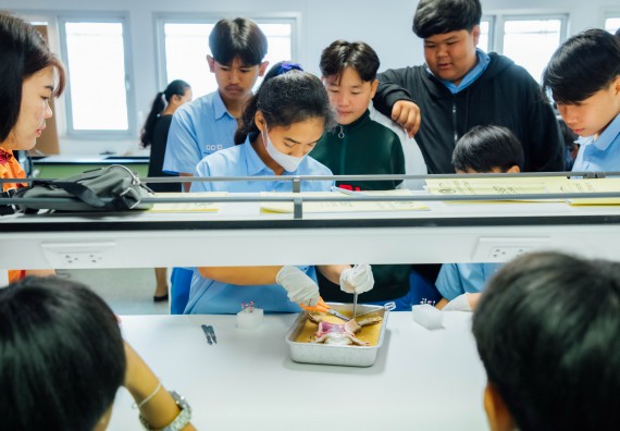 ภาพกิจกรรม คณะวิทยาศาสตร์และเทคโนโลยี ร่วมกับโรงเรียนคลองลานวิทยา จัดโครงการส่งเสริมและพัฒนาศักยภาพนักเรียนห้องเรียนพิเศษ