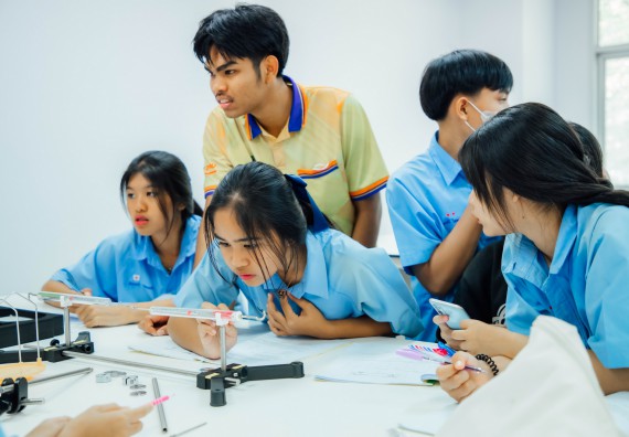 ภาพกิจกรรม คณะวิทยาศาสตร์และเทคโนโลยี ร่วมกับโรงเรียนคลองลานวิทยา จัดโครงการส่งเสริมและพัฒนาศักยภาพนักเรียนห้องเรียนพิเศษ