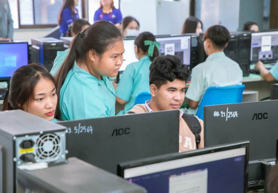 ภาพกิจกรรม   คณะวิทยาศาสตร์และเทคโนโลยี จัดค่ายวิทยาศาสตร์สัญจร ปีการศึกษา 2566  โรงเรียนลานกระบือวิทยา