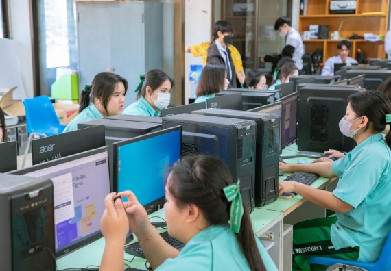 ภาพกิจกรรม   คณะวิทยาศาสตร์และเทคโนโลยี จัดค่ายวิทยาศาสตร์สัญจร ปีการศึกษา 2566  โรงเรียนลานกระบือวิทยา