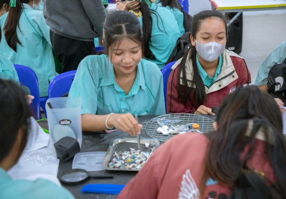 ภาพกิจกรรม   คณะวิทยาศาสตร์และเทคโนโลยี จัดค่ายวิทยาศาสตร์สัญจร ปีการศึกษา 2566  โรงเรียนลานกระบือวิทยา