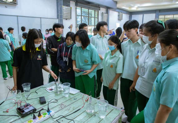 ภาพกิจกรรม   คณะวิทยาศาสตร์และเทคโนโลยี จัดค่ายวิทยาศาสตร์สัญจร ปีการศึกษา 2566  โรงเรียนลานกระบือวิทยา