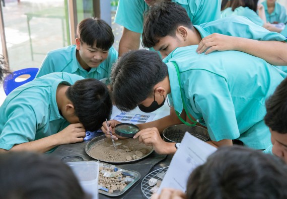 ภาพกิจกรรม   คณะวิทยาศาสตร์และเทคโนโลยี จัดค่ายวิทยาศาสตร์สัญจร ปีการศึกษา 2566  โรงเรียนลานกระบือวิทยา