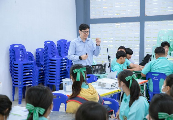 ภาพกิจกรรม   คณะวิทยาศาสตร์และเทคโนโลยี จัดค่ายวิทยาศาสตร์สัญจร ปีการศึกษา 2566  โรงเรียนลานกระบือวิทยา