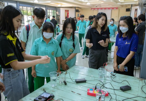 ภาพกิจกรรม   คณะวิทยาศาสตร์และเทคโนโลยี จัดค่ายวิทยาศาสตร์สัญจร ปีการศึกษา 2566  โรงเรียนลานกระบือวิทยา