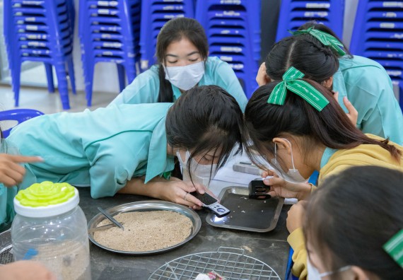 ภาพกิจกรรม   คณะวิทยาศาสตร์และเทคโนโลยี จัดค่ายวิทยาศาสตร์สัญจร ปีการศึกษา 2566  โรงเรียนลานกระบือวิทยา