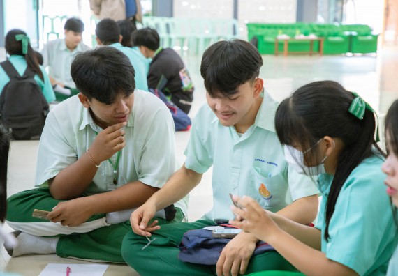 ภาพกิจกรรม   คณะวิทยาศาสตร์และเทคโนโลยี จัดค่ายวิทยาศาสตร์สัญจร ปีการศึกษา 2566  โรงเรียนลานกระบือวิทยา