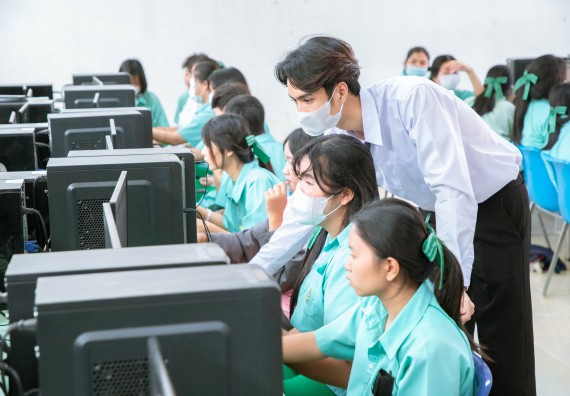 ภาพกิจกรรม   คณะวิทยาศาสตร์และเทคโนโลยี จัดค่ายวิทยาศาสตร์สัญจร ปีการศึกษา 2566  โรงเรียนลานกระบือวิทยา