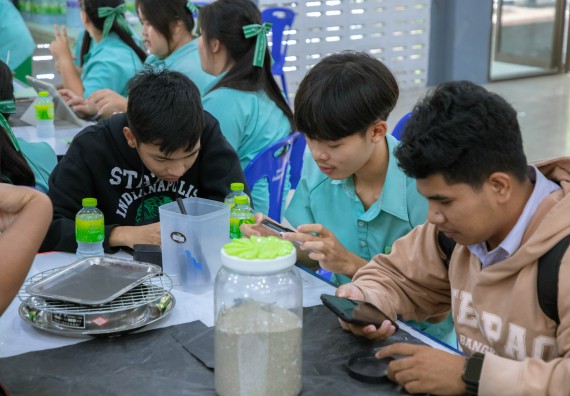 ภาพกิจกรรม   คณะวิทยาศาสตร์และเทคโนโลยี จัดค่ายวิทยาศาสตร์สัญจร ปีการศึกษา 2566  โรงเรียนลานกระบือวิทยา