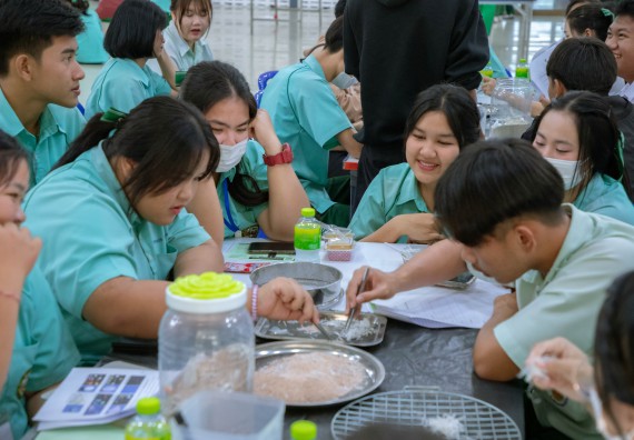 ภาพกิจกรรม   คณะวิทยาศาสตร์และเทคโนโลยี จัดค่ายวิทยาศาสตร์สัญจร ปีการศึกษา 2566  โรงเรียนลานกระบือวิทยา