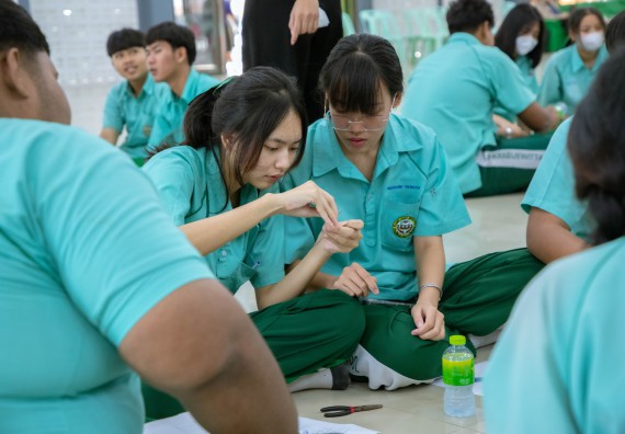 ภาพกิจกรรม   คณะวิทยาศาสตร์และเทคโนโลยี จัดค่ายวิทยาศาสตร์สัญจร ปีการศึกษา 2566  โรงเรียนลานกระบือวิทยา