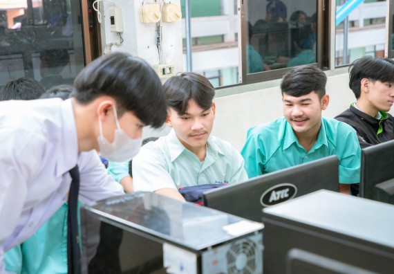 ภาพกิจกรรม   คณะวิทยาศาสตร์และเทคโนโลยี จัดค่ายวิทยาศาสตร์สัญจร ปีการศึกษา 2566  โรงเรียนลานกระบือวิทยา