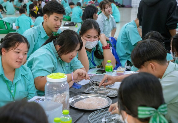 ภาพกิจกรรม   คณะวิทยาศาสตร์และเทคโนโลยี จัดค่ายวิทยาศาสตร์สัญจร ปีการศึกษา 2566  โรงเรียนลานกระบือวิทยา