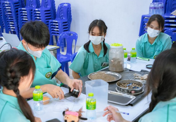 ภาพกิจกรรม   คณะวิทยาศาสตร์และเทคโนโลยี จัดค่ายวิทยาศาสตร์สัญจร ปีการศึกษา 2566  โรงเรียนลานกระบือวิทยา