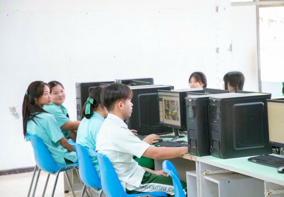 ภาพกิจกรรม   คณะวิทยาศาสตร์และเทคโนโลยี จัดค่ายวิทยาศาสตร์สัญจร ปีการศึกษา 2566  โรงเรียนลานกระบือวิทยา