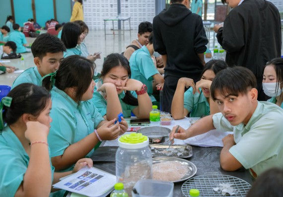 ภาพกิจกรรม   คณะวิทยาศาสตร์และเทคโนโลยี จัดค่ายวิทยาศาสตร์สัญจร ปีการศึกษา 2566  โรงเรียนลานกระบือวิทยา