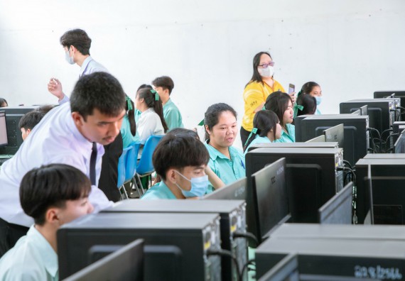 ภาพกิจกรรม   คณะวิทยาศาสตร์และเทคโนโลยี จัดค่ายวิทยาศาสตร์สัญจร ปีการศึกษา 2566  โรงเรียนลานกระบือวิทยา