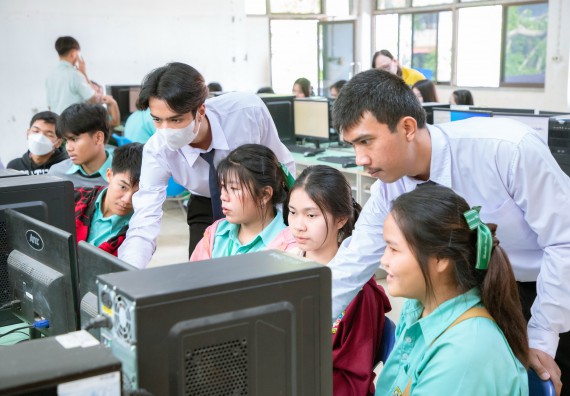 ภาพกิจกรรม   คณะวิทยาศาสตร์และเทคโนโลยี จัดค่ายวิทยาศาสตร์สัญจร ปีการศึกษา 2566  โรงเรียนลานกระบือวิทยา