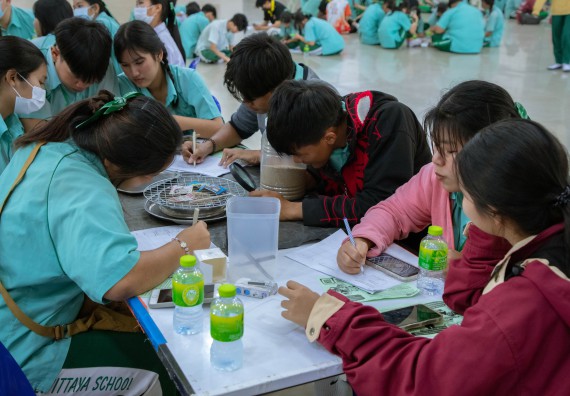 ภาพกิจกรรม   คณะวิทยาศาสตร์และเทคโนโลยี จัดค่ายวิทยาศาสตร์สัญจร ปีการศึกษา 2566  โรงเรียนลานกระบือวิทยา