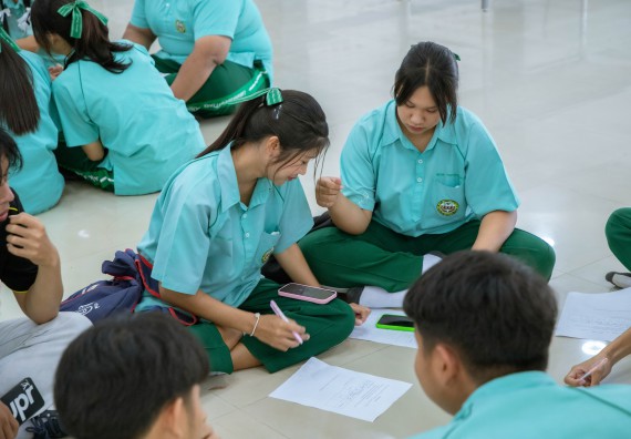 ภาพกิจกรรม   คณะวิทยาศาสตร์และเทคโนโลยี จัดค่ายวิทยาศาสตร์สัญจร ปีการศึกษา 2566  โรงเรียนลานกระบือวิทยา