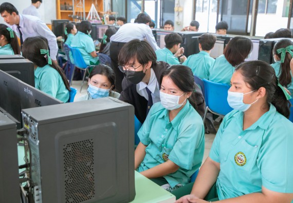 ภาพกิจกรรม   คณะวิทยาศาสตร์และเทคโนโลยี จัดค่ายวิทยาศาสตร์สัญจร ปีการศึกษา 2566  โรงเรียนลานกระบือวิทยา