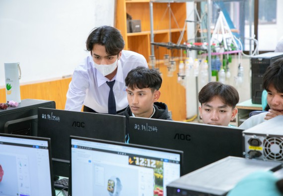 ภาพกิจกรรม   คณะวิทยาศาสตร์และเทคโนโลยี จัดค่ายวิทยาศาสตร์สัญจร ปีการศึกษา 2566  โรงเรียนลานกระบือวิทยา