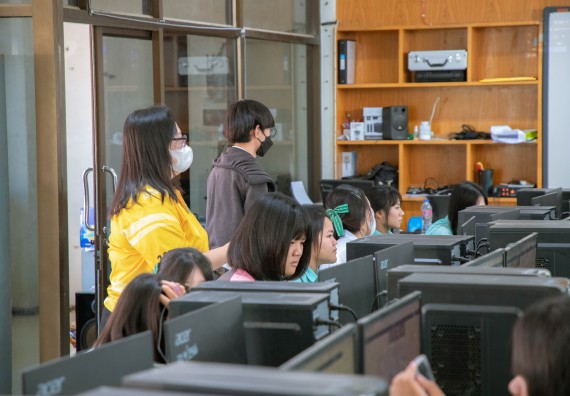 ภาพกิจกรรม   คณะวิทยาศาสตร์และเทคโนโลยี จัดค่ายวิทยาศาสตร์สัญจร ปีการศึกษา 2566  โรงเรียนลานกระบือวิทยา