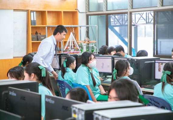 ภาพกิจกรรม   คณะวิทยาศาสตร์และเทคโนโลยี จัดค่ายวิทยาศาสตร์สัญจร ปีการศึกษา 2566  โรงเรียนลานกระบือวิทยา