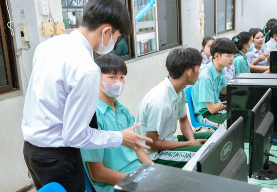 ภาพกิจกรรม   คณะวิทยาศาสตร์และเทคโนโลยี จัดค่ายวิทยาศาสตร์สัญจร ปีการศึกษา 2566  โรงเรียนลานกระบือวิทยา