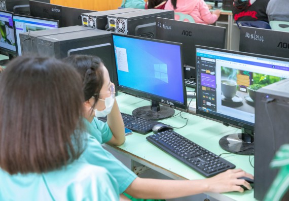 ภาพกิจกรรม   คณะวิทยาศาสตร์และเทคโนโลยี จัดค่ายวิทยาศาสตร์สัญจร ปีการศึกษา 2566  โรงเรียนลานกระบือวิทยา