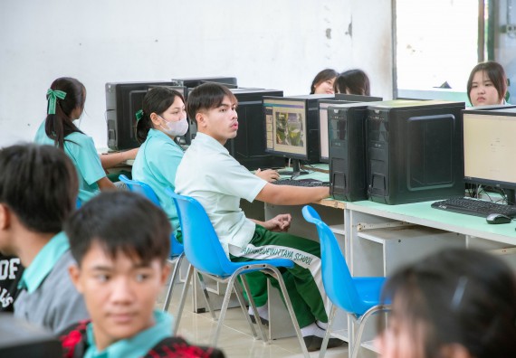 ภาพกิจกรรม   คณะวิทยาศาสตร์และเทคโนโลยี จัดค่ายวิทยาศาสตร์สัญจร ปีการศึกษา 2566  โรงเรียนลานกระบือวิทยา