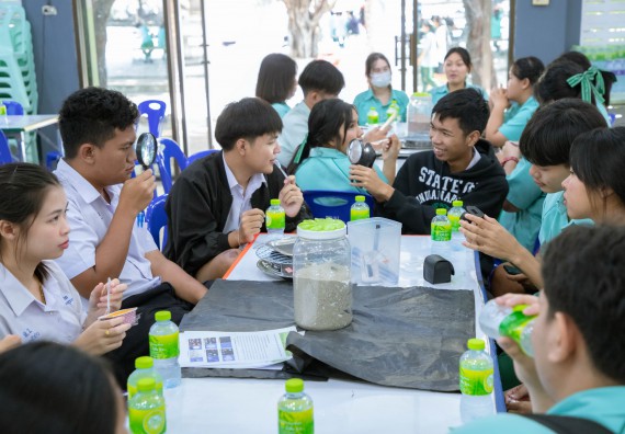 ภาพกิจกรรม   คณะวิทยาศาสตร์และเทคโนโลยี จัดค่ายวิทยาศาสตร์สัญจร ปีการศึกษา 2566  โรงเรียนลานกระบือวิทยา