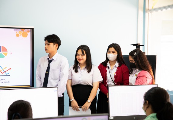 ภาพกิจกรรม คณะวิทยาศาสตร์และเทคโนโลยี จัดค่ายวิทยาศาสตร์สัญจร ปีการศึกษา 2566 ให้กับนักเรียนระดับชั้นมัธยมศึกษาตอนปลาย โรงเรียนโค้งไผ่วิทยา