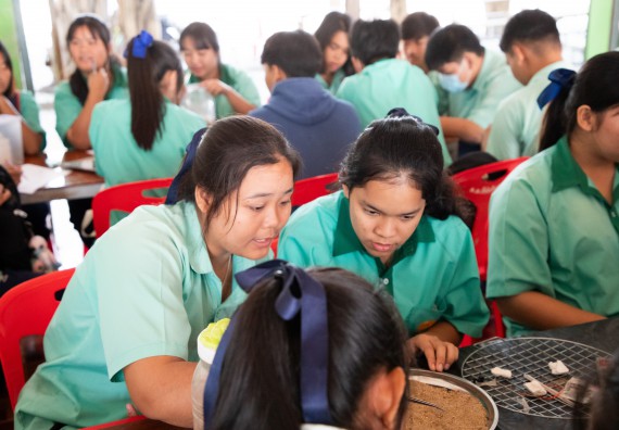ภาพกิจกรรม คณะวิทยาศาสตร์และเทคโนโลยี จัดค่ายวิทยาศาสตร์สัญจร ปีการศึกษา 2566 ให้กับนักเรียนระดับชั้นมัธยมศึกษาตอนปลาย โรงเรียนโค้งไผ่วิทยา