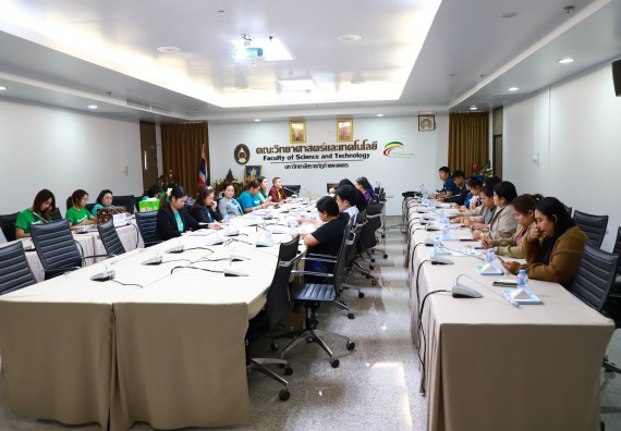 ภาพกิจกรรม  กองกลาง สำนักงานอธิการบดี และ คณะวิทยาศาสตร์และเทคโนโลยี ร่วมกันจัดการความรู้ แลกเปลี่ยนเรียนรู้ การพัฒนางานบริการและกำหนดแนวปฏิบัติร่วมกัน ตามนโยบายด้านการบริหารจัดการสิ่งแวดล้อมที่ยั่งยืน