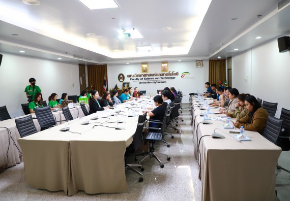 ภาพกิจกรรม  กองกลาง สำนักงานอธิการบดี และ คณะวิทยาศาสตร์และเทคโนโลยี ร่วมกันจัดการความรู้ แลกเปลี่ยนเรียนรู้ การพัฒนางานบริการและกำหนดแนวปฏิบัติร่วมกัน ตามนโยบายด้านการบริหารจัดการสิ่งแวดล้อมที่ยั่งยืน