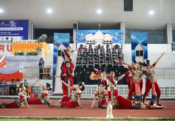 ภาพกิจกรรม  คณะวิทยาศาสตร์และเทคโนโลยี จัดโครงการส่งเสริมกีฬาสานสัมพันธ์ อนุรักษ์ ศิลปวัฒนธรรมและภูมิปัญญา กิจกรรมกีฬาสานสัมพันธ์ ปลาบึกเกมส์