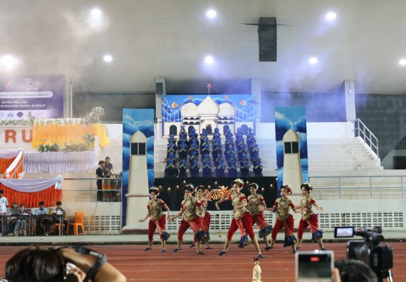 ภาพกิจกรรม  คณะวิทยาศาสตร์และเทคโนโลยี จัดโครงการส่งเสริมกีฬาสานสัมพันธ์ อนุรักษ์ ศิลปวัฒนธรรมและภูมิปัญญา กิจกรรมกีฬาสานสัมพันธ์ ปลาบึกเกมส์