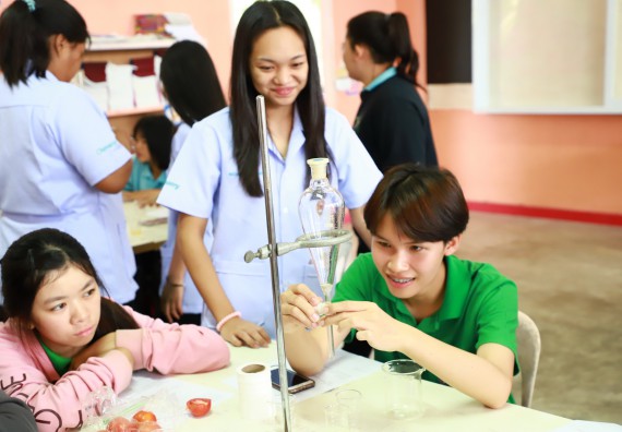 ภาพกิจกรรม  คณะวิทยาศาสตร์และเทคโนโลยี จัดค่ายวิทยาศาสตร์สัญจร ปีการศึกษา 2566  โรงเรียนนาบ่อคำวิทยาคม